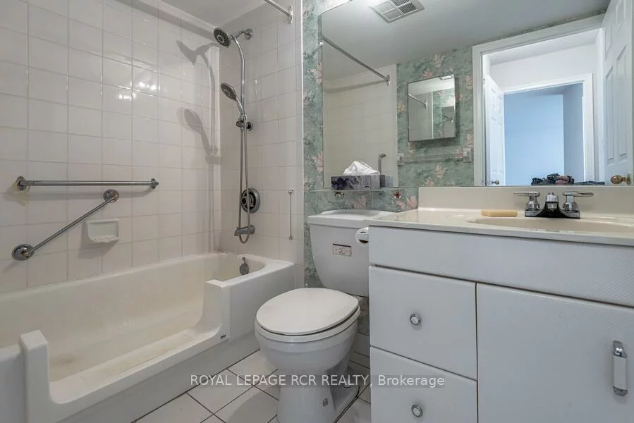 270, Davis, Central Newmarket, Newmarket