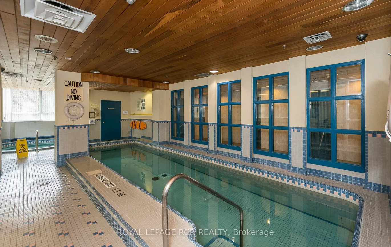 270, Davis, Central Newmarket, Newmarket