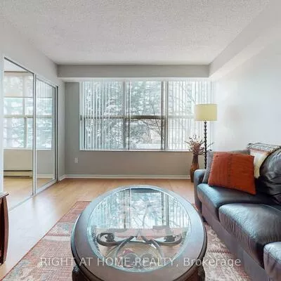250, Davis, Central Newmarket, Newmarket