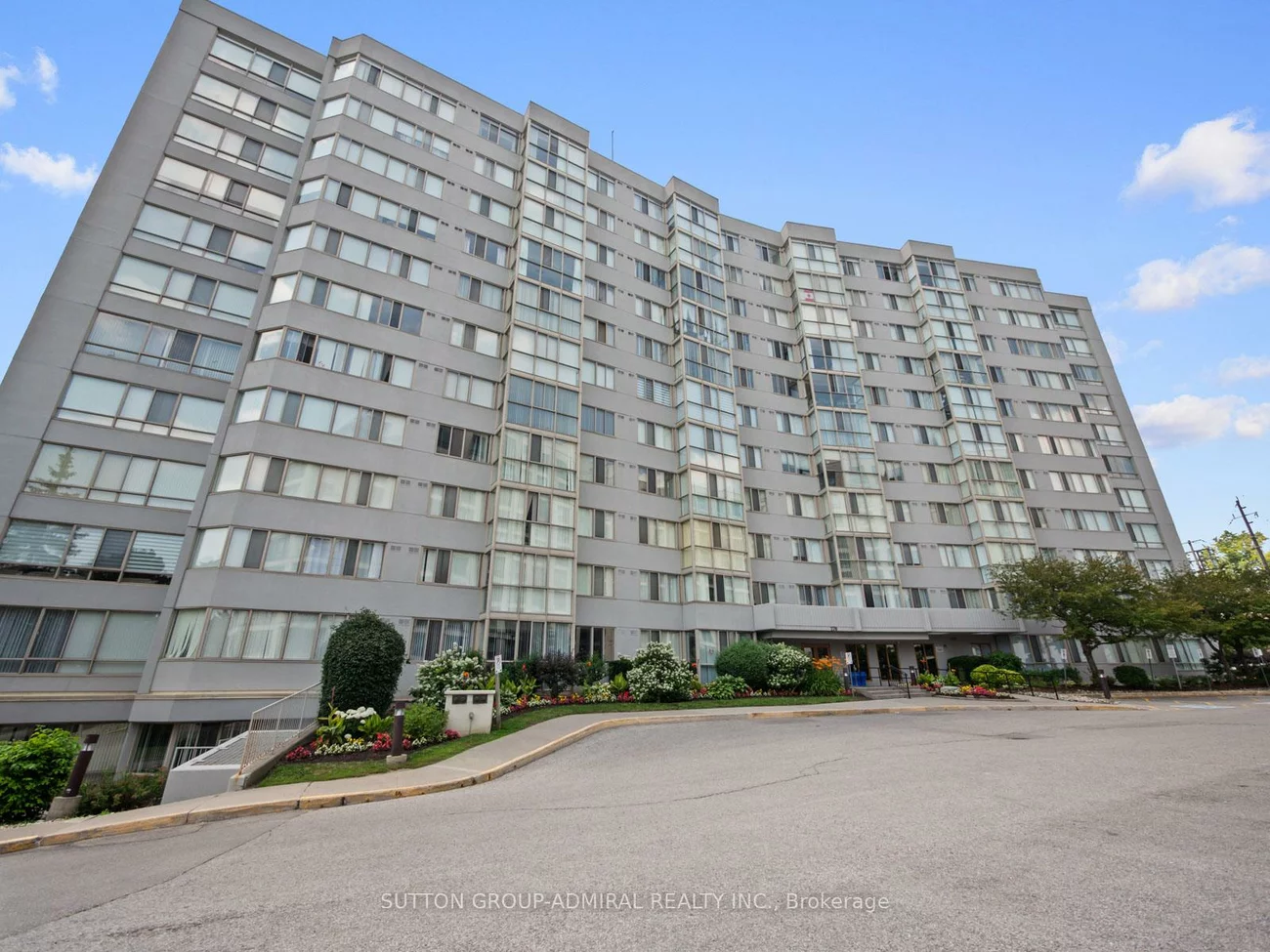 270, Davis, Central Newmarket, Newmarket