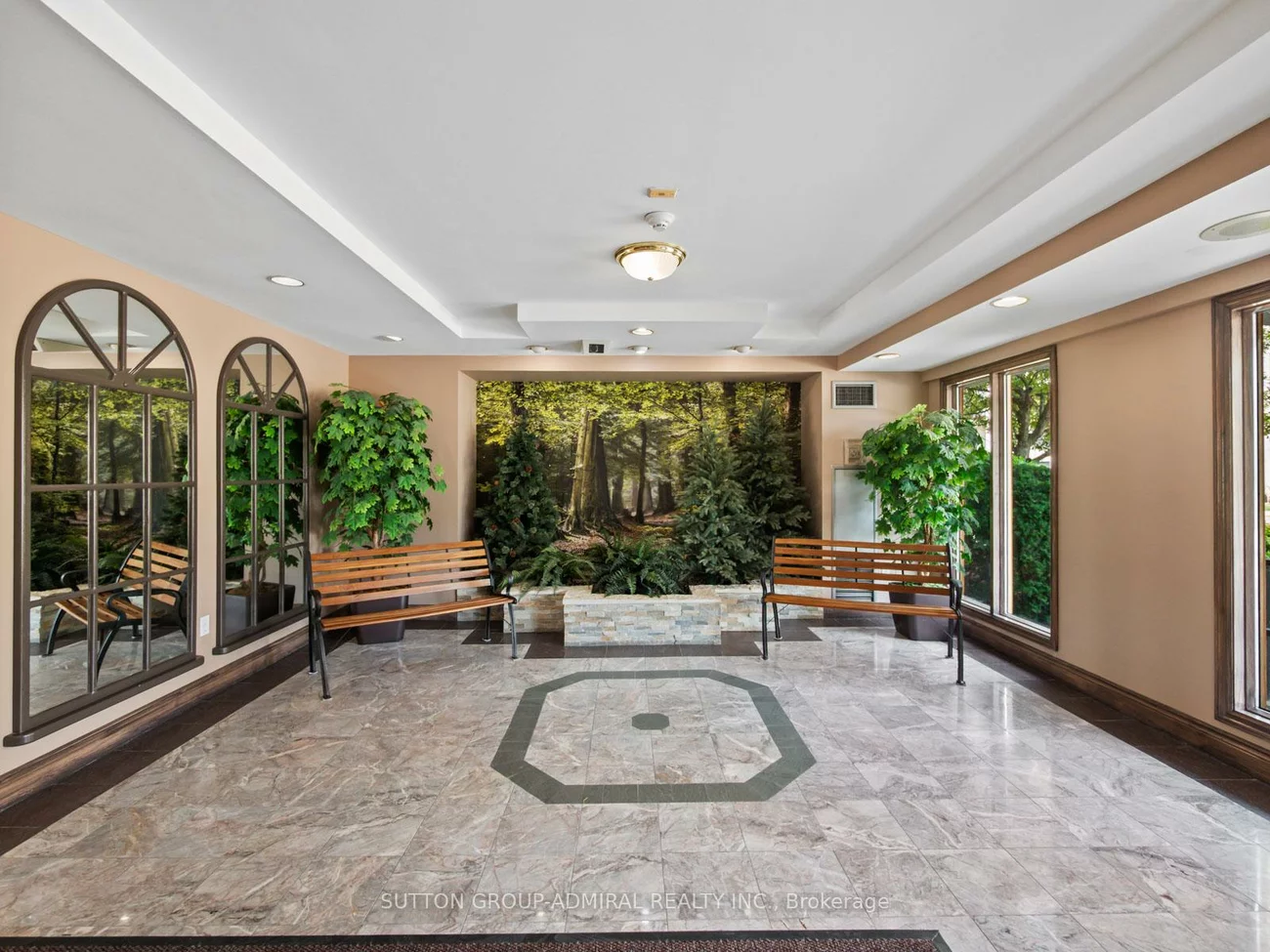 270, Davis, Central Newmarket, Newmarket