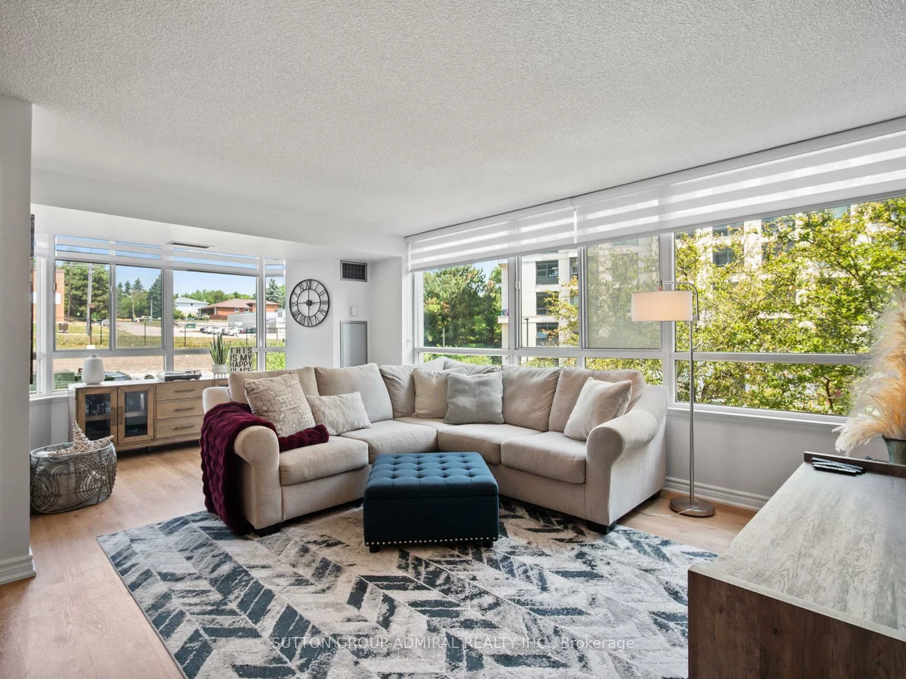 270, Davis, Central Newmarket, Newmarket