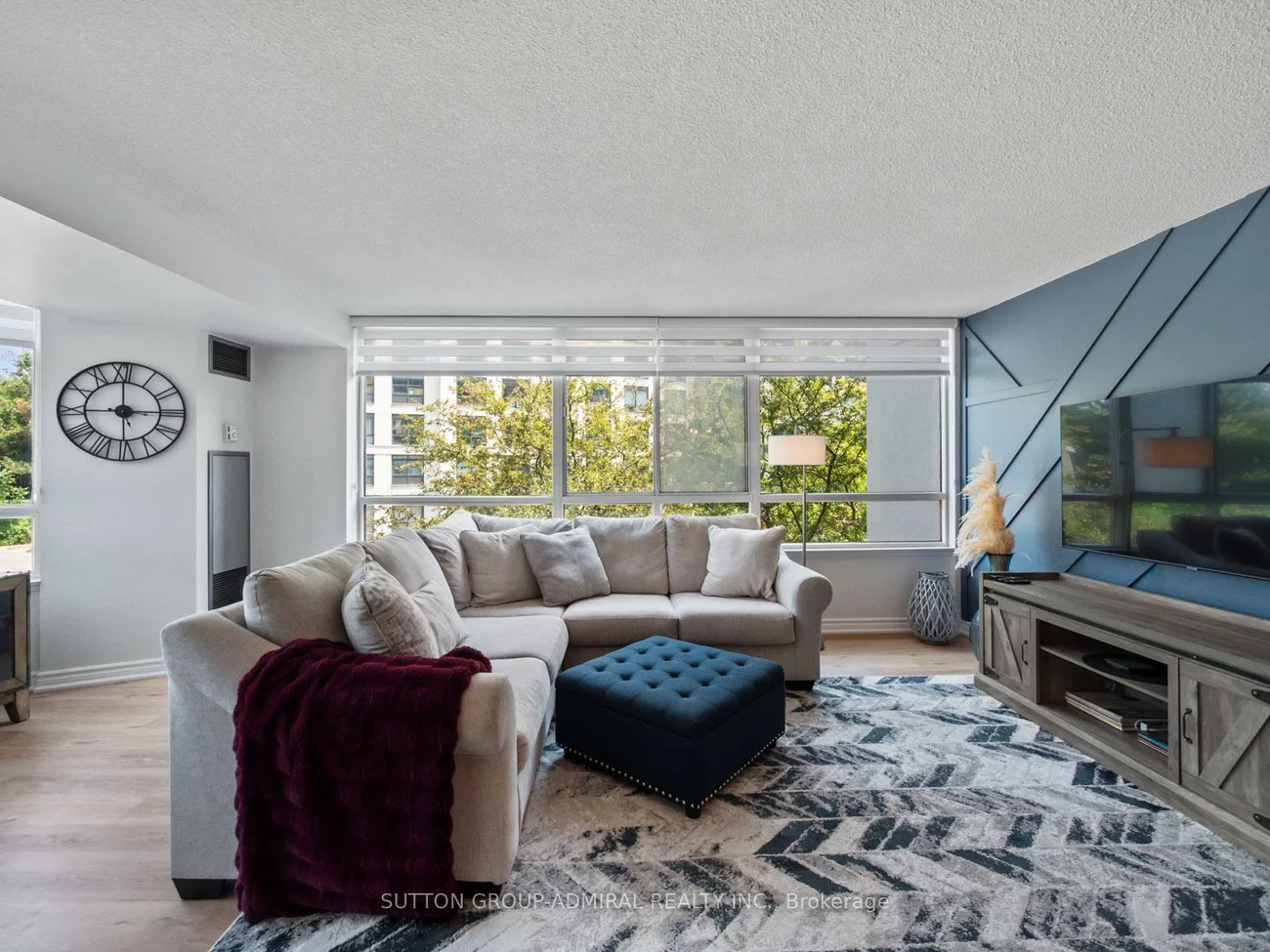 270, Davis, Central Newmarket, Newmarket