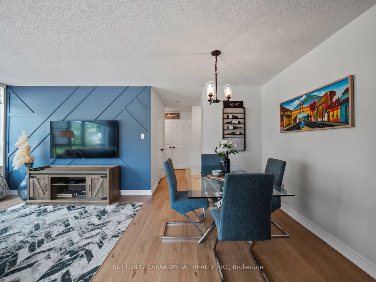 270, Davis, Central Newmarket, Newmarket