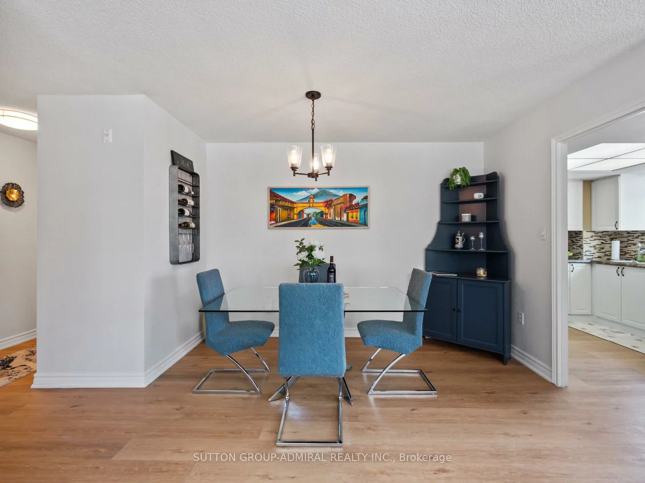 270, Davis, Central Newmarket, Newmarket