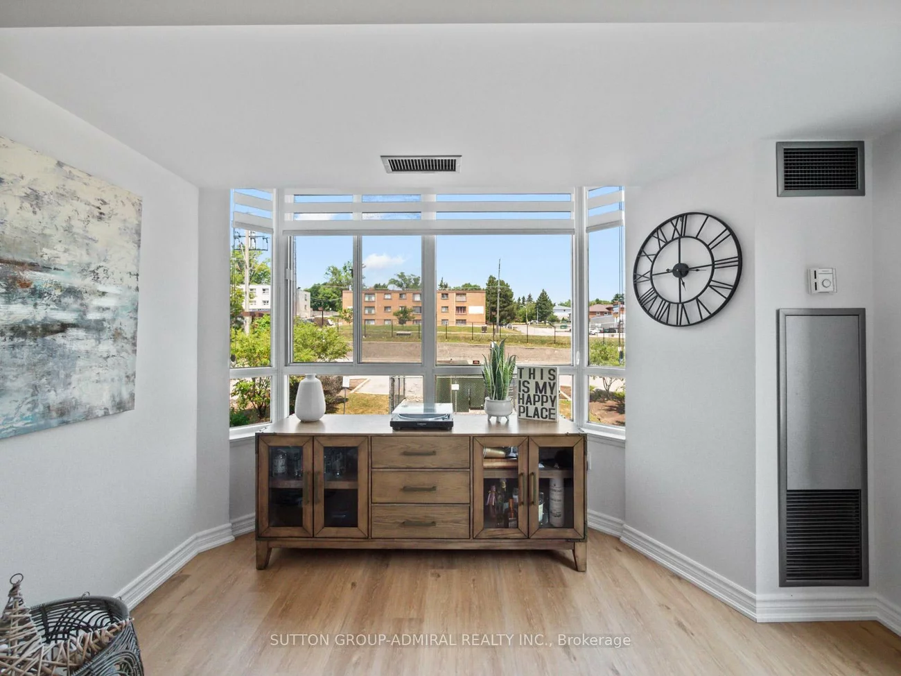 270, Davis, Central Newmarket, Newmarket