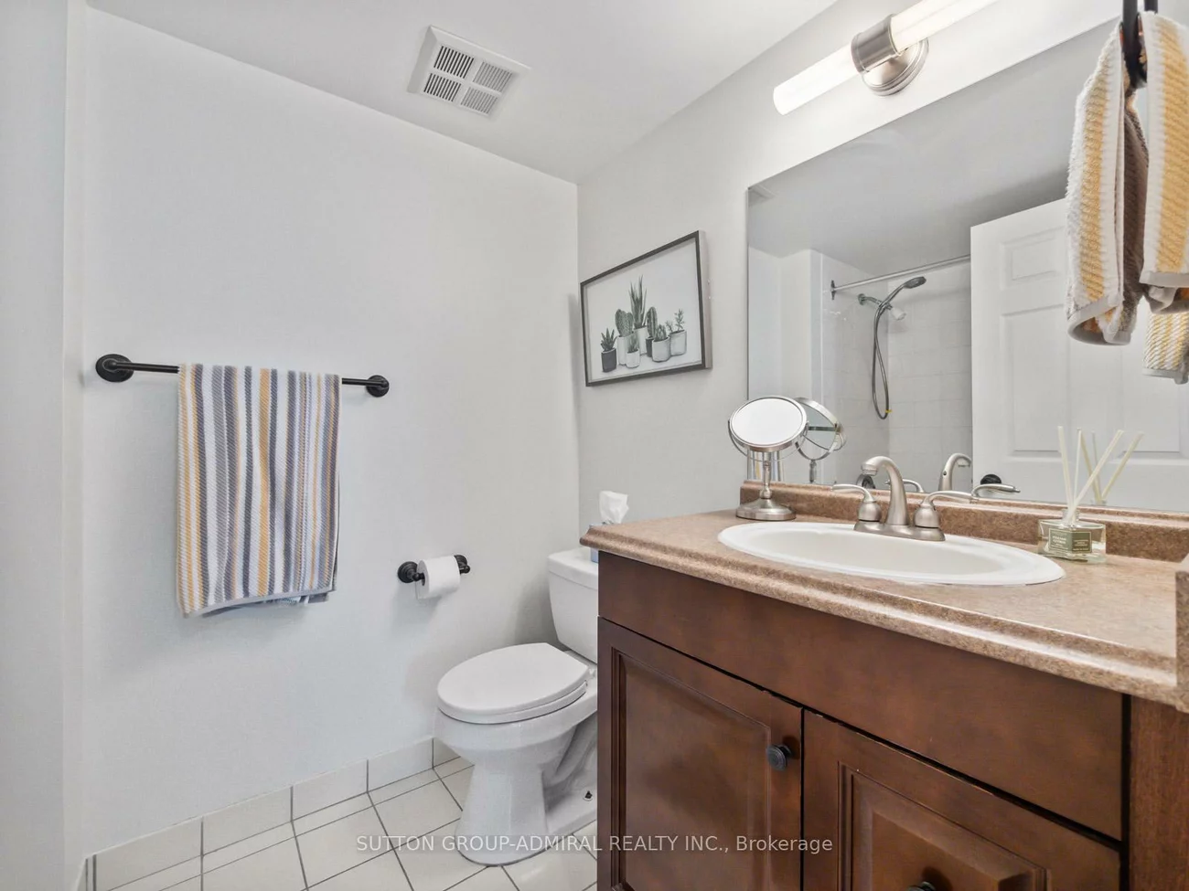 270, Davis, Central Newmarket, Newmarket