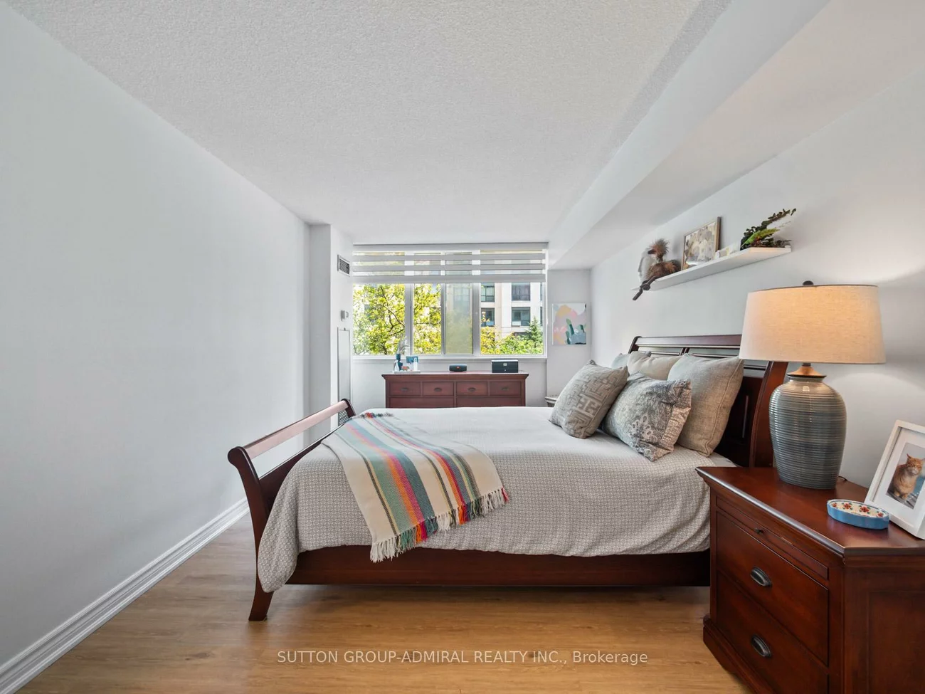 270, Davis, Central Newmarket, Newmarket