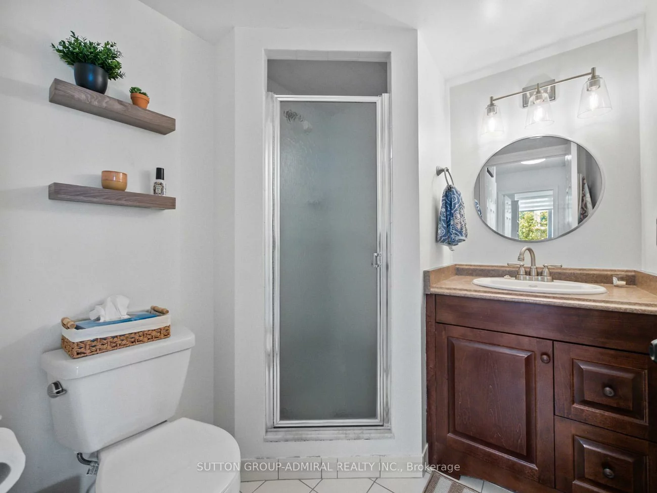 270, Davis, Central Newmarket, Newmarket