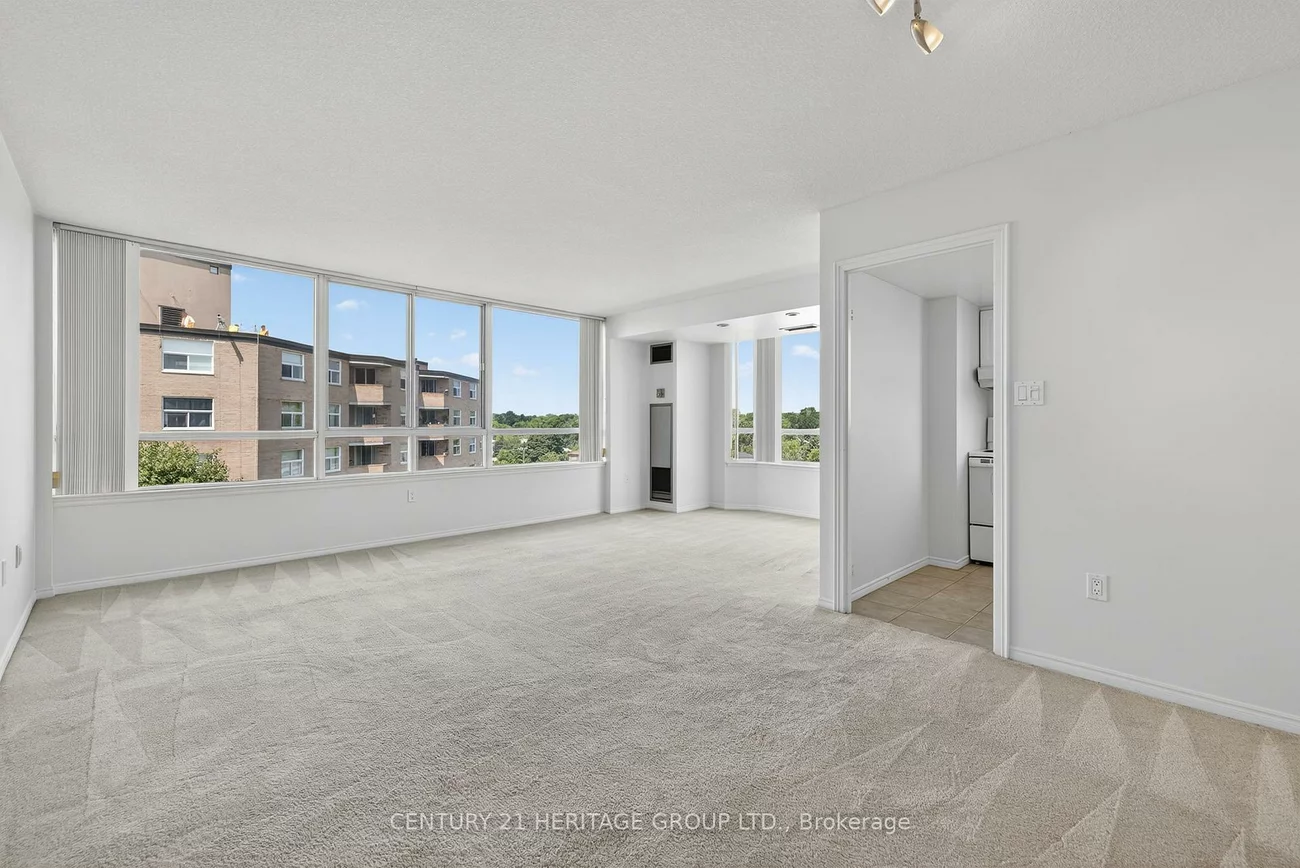 270, Davis, Central Newmarket, Newmarket