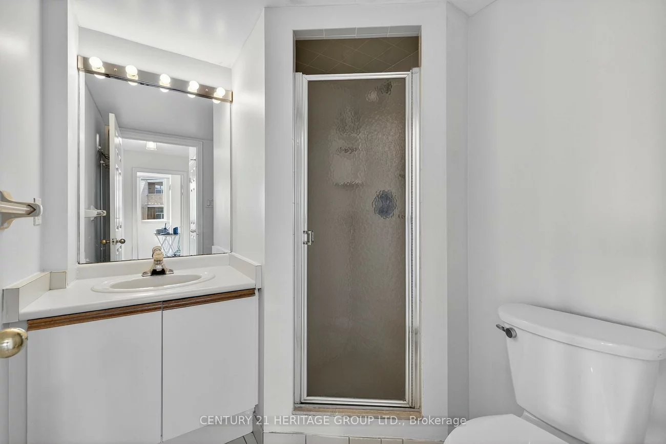 270, Davis, Central Newmarket, Newmarket