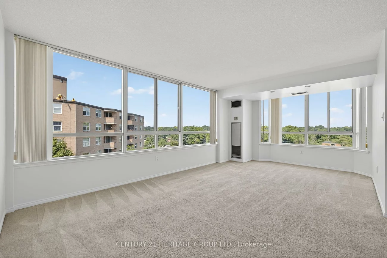 270, Davis, Central Newmarket, Newmarket