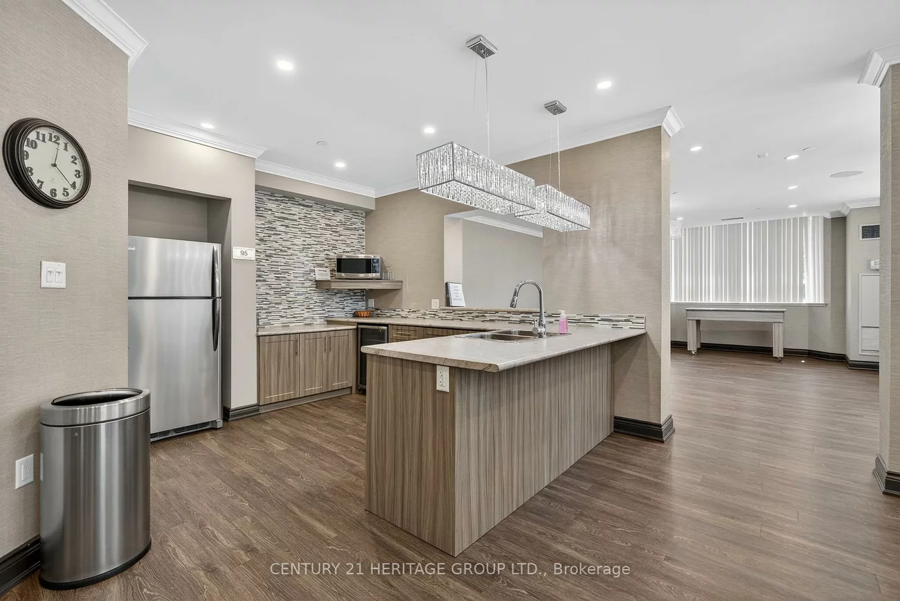 270, Davis, Central Newmarket, Newmarket