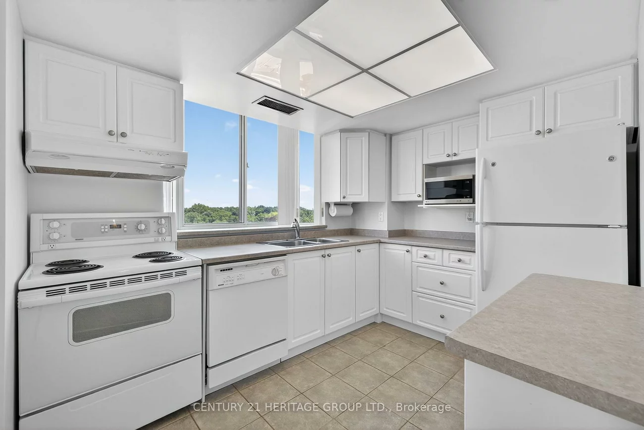 270, Davis, Central Newmarket, Newmarket