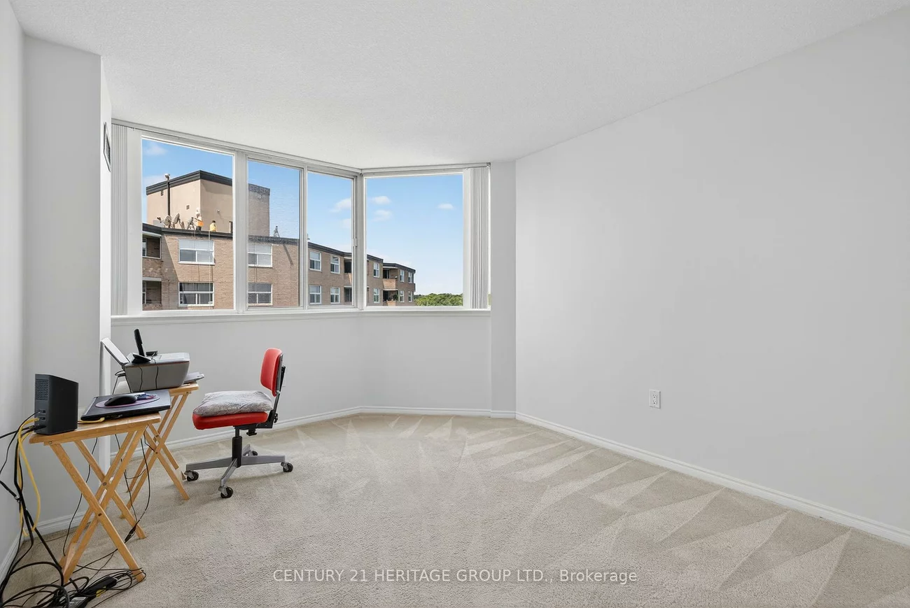 270, Davis, Central Newmarket, Newmarket