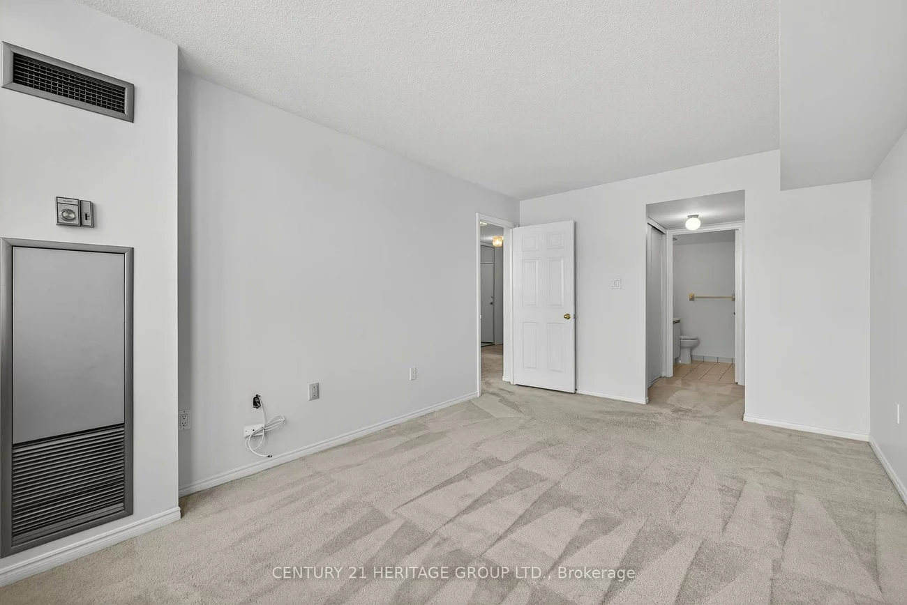 270, Davis, Central Newmarket, Newmarket