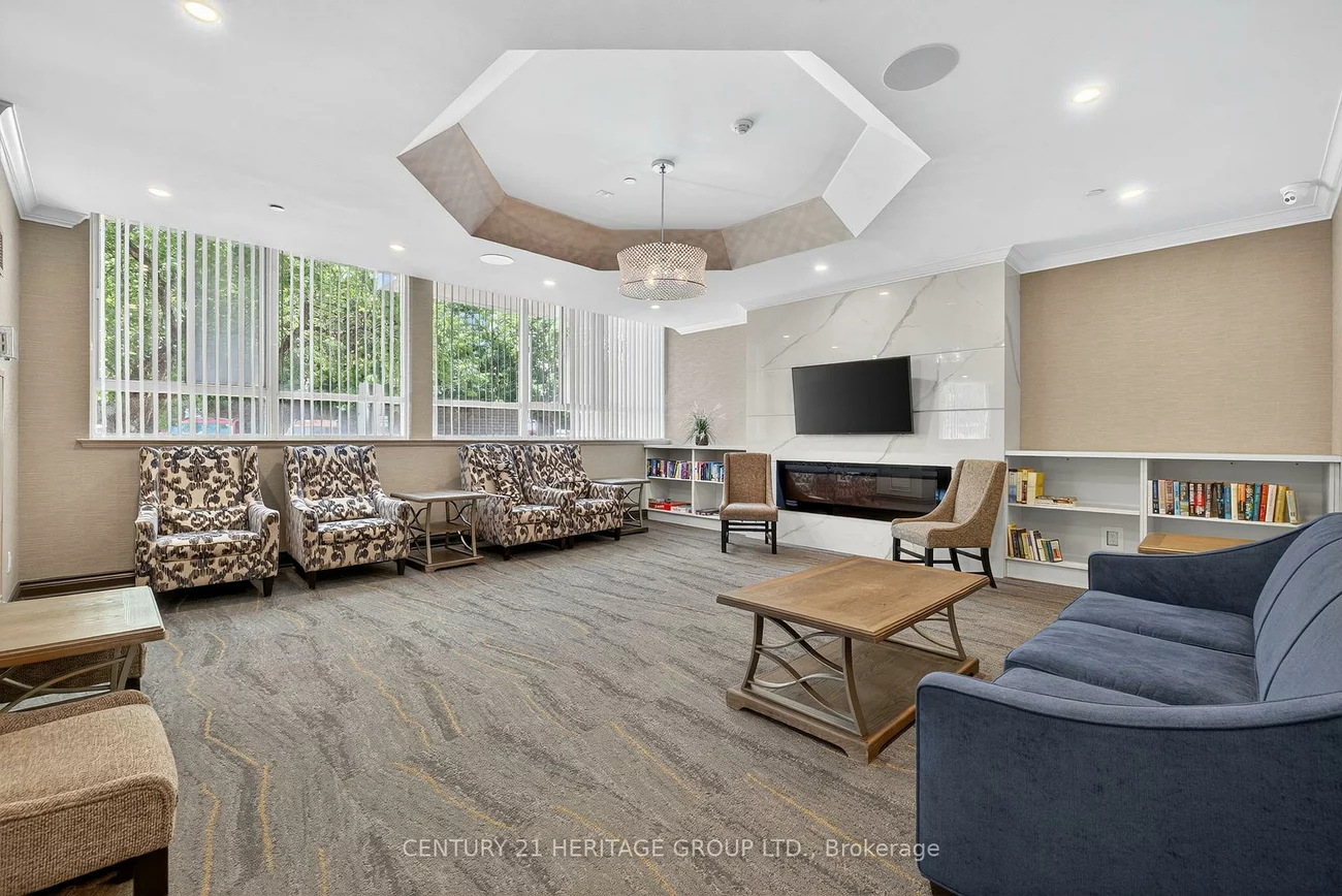 270, Davis, Central Newmarket, Newmarket