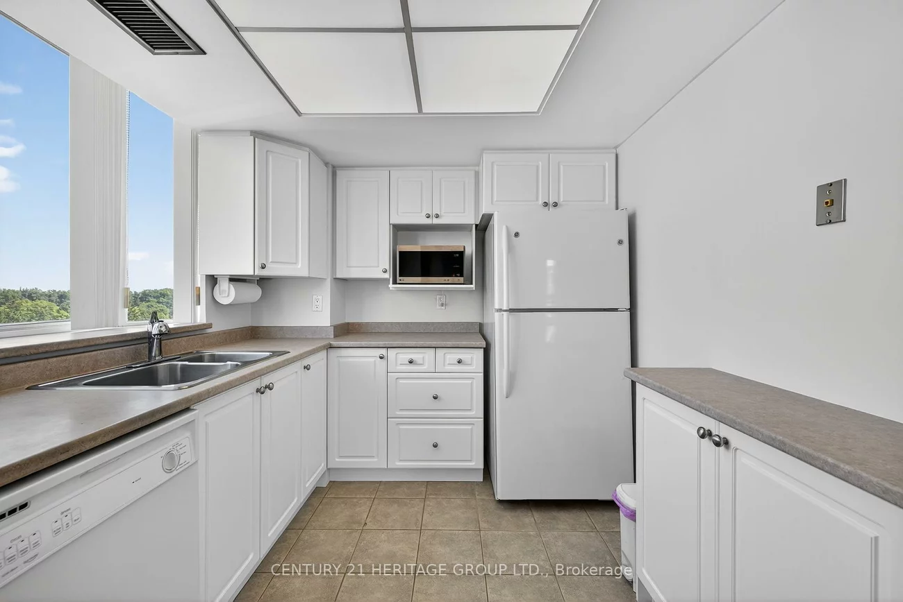 270, Davis, Central Newmarket, Newmarket