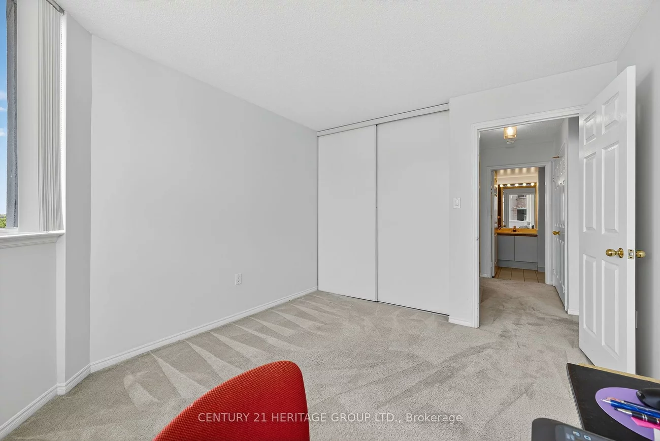 270, Davis, Central Newmarket, Newmarket