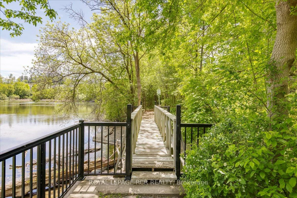 900, Bogart Mill, Gorham-College Manor, Newmarket