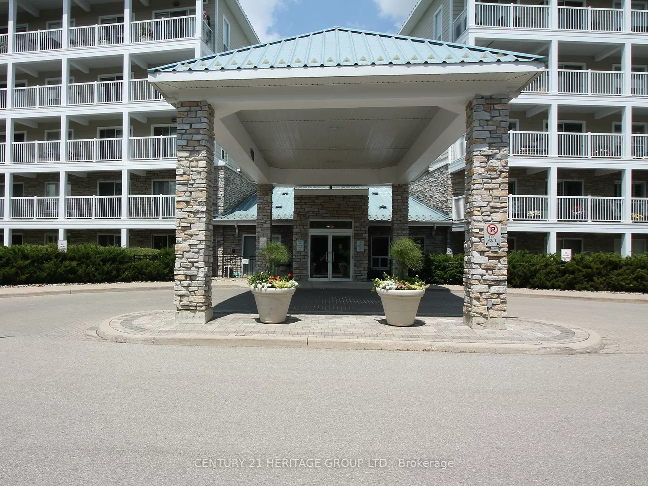 900, Bogart Mill, Gorham-College Manor, Newmarket