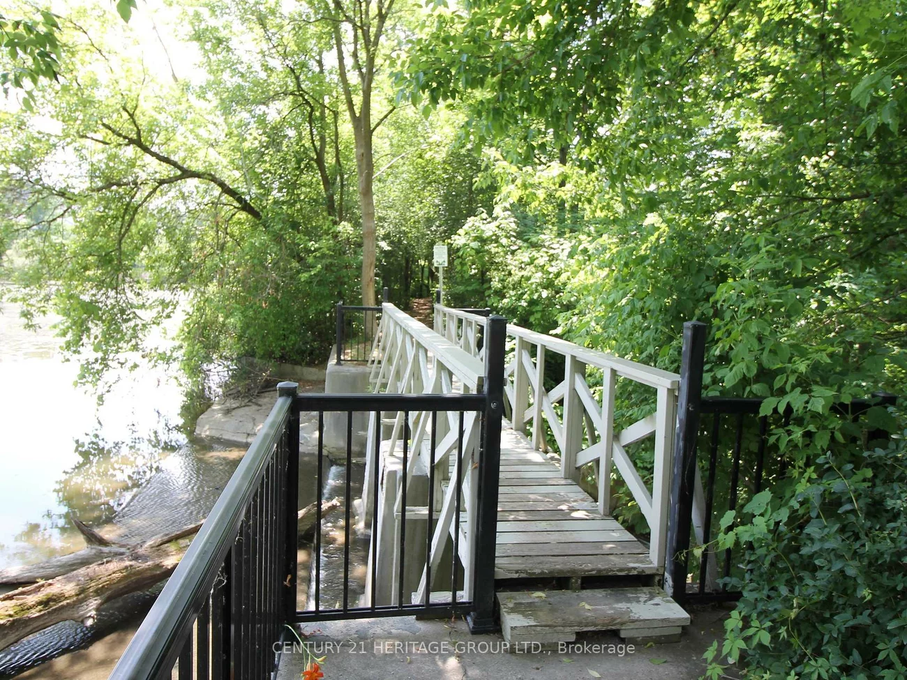 900, Bogart Mill, Gorham-College Manor, Newmarket
