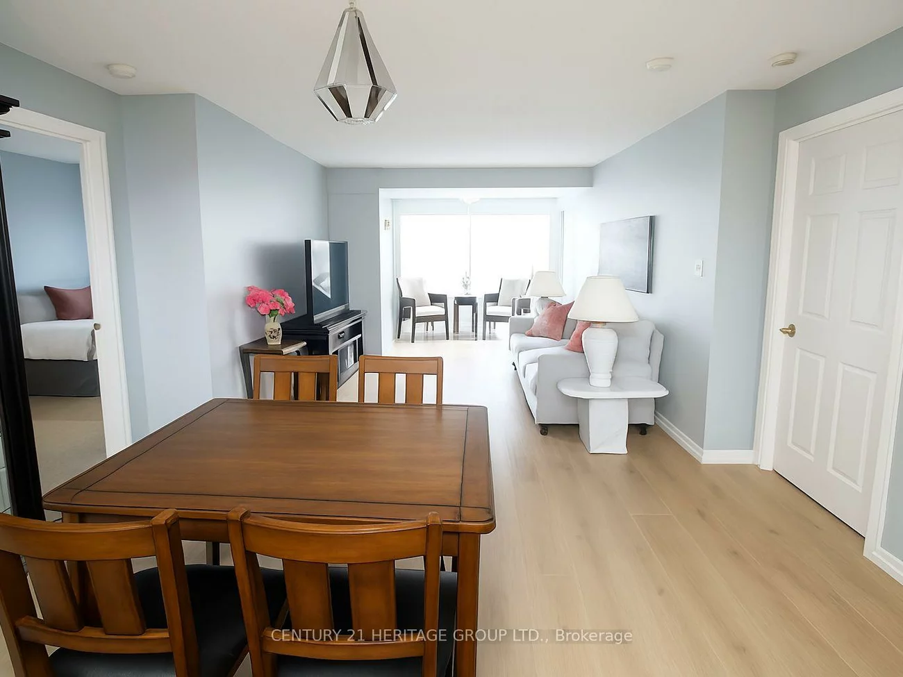 900, Bogart Mill, Gorham-College Manor, Newmarket