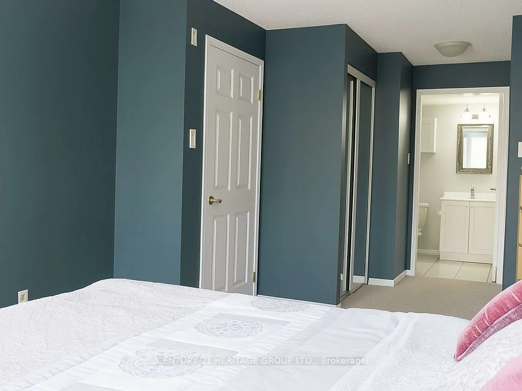 900, Bogart Mill, Gorham-College Manor, Newmarket