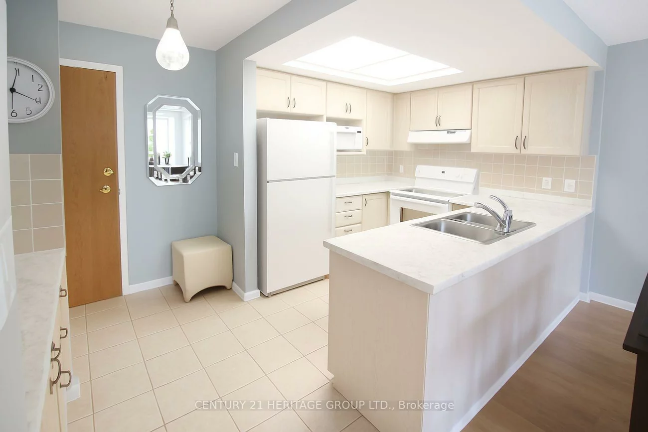 900, Bogart Mill, Gorham-College Manor, Newmarket