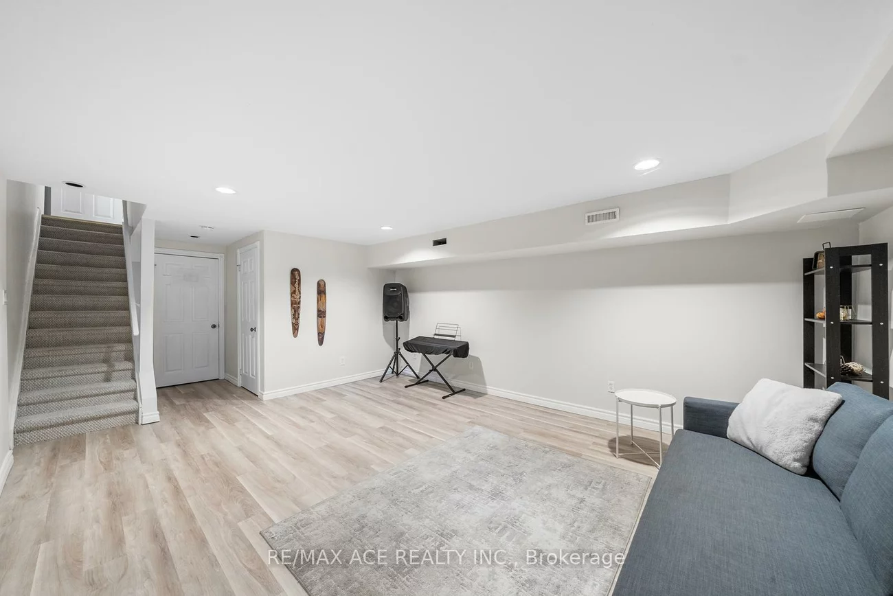 115, Main, Central Newmarket, Newmarket