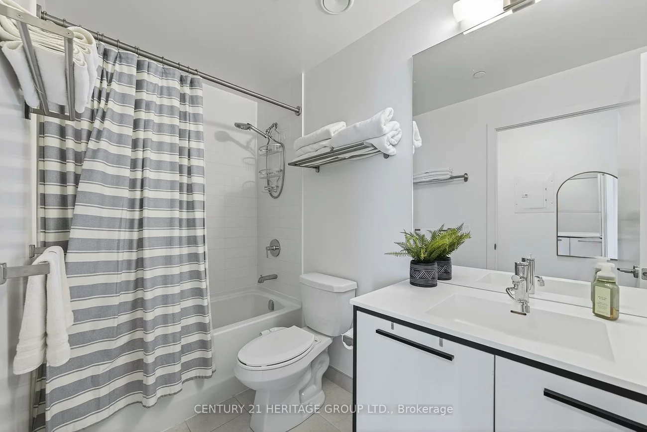 185, Deerfield, Central Newmarket, Newmarket