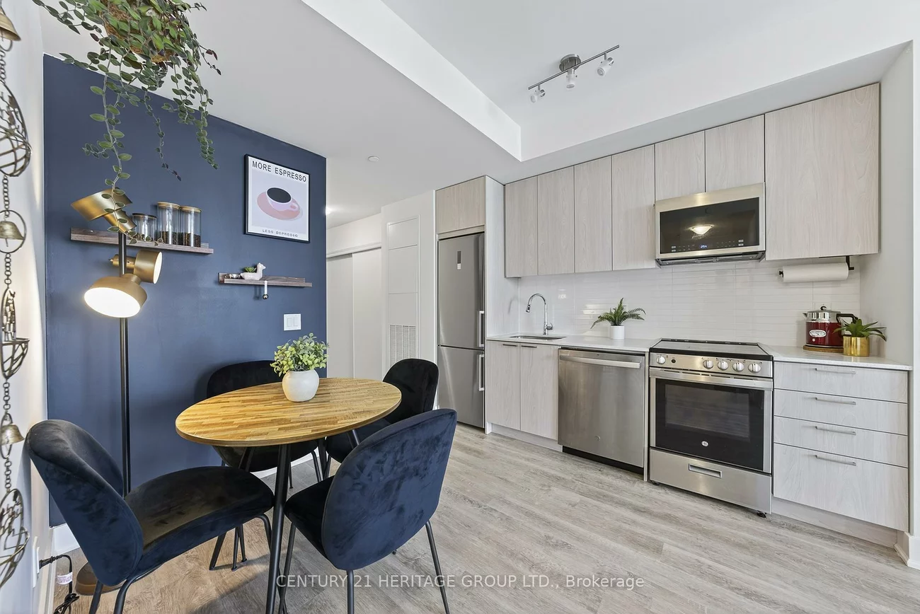 185, Deerfield, Central Newmarket, Newmarket