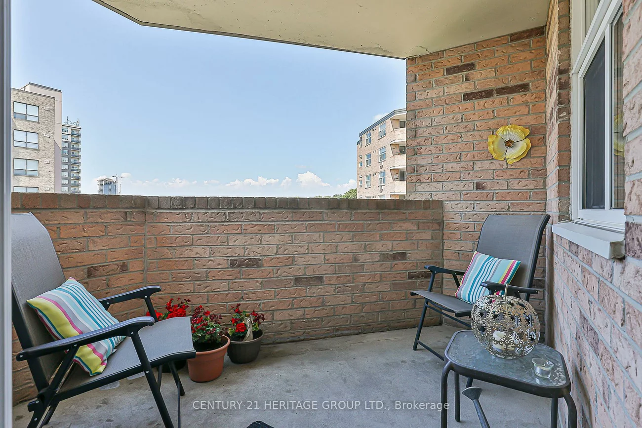 260, Davis, Central Newmarket, Newmarket