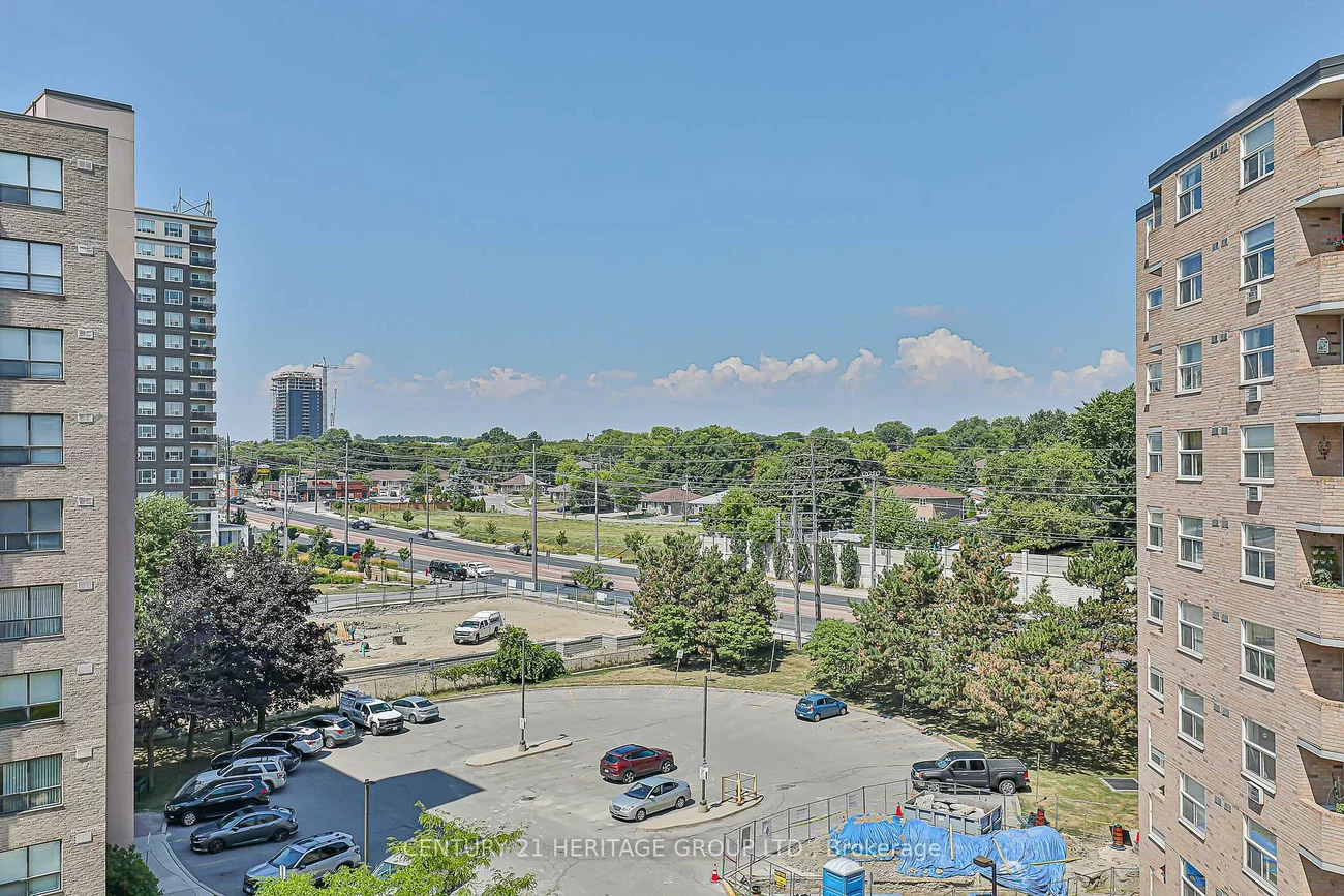 260, Davis, Central Newmarket, Newmarket