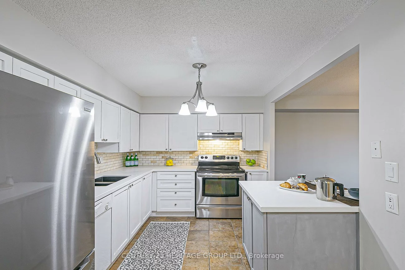260, Davis, Central Newmarket, Newmarket