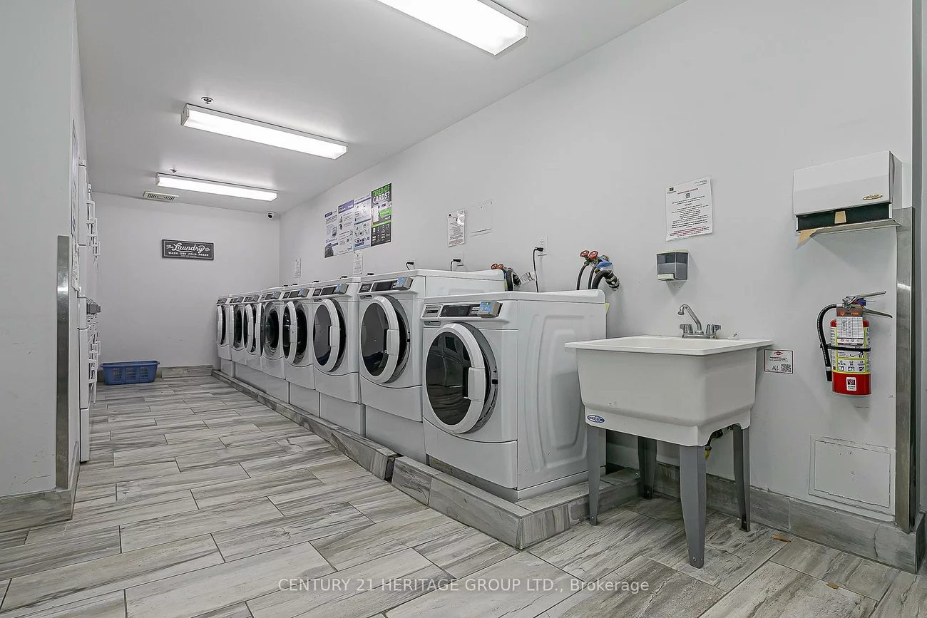 260, Davis, Central Newmarket, Newmarket