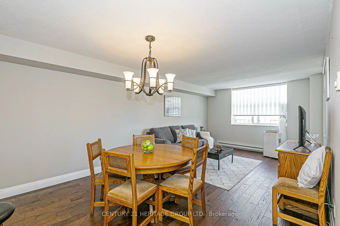 260, Davis, Central Newmarket, Newmarket