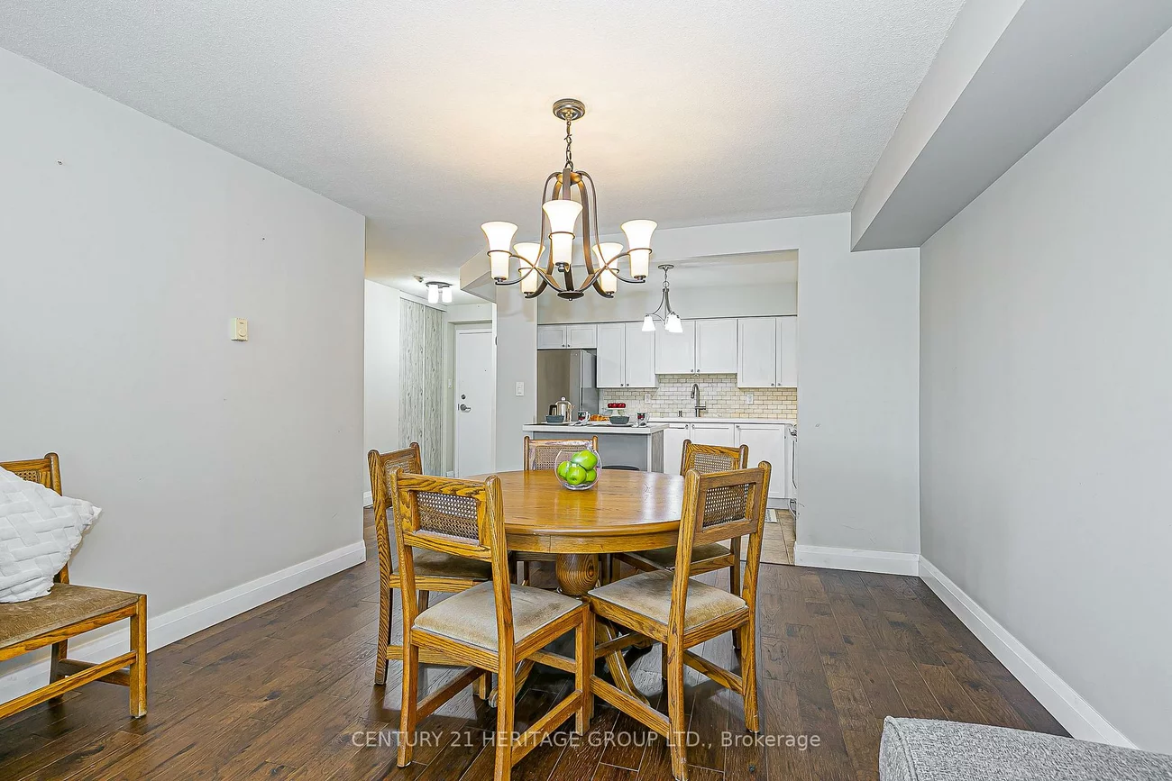 260, Davis, Central Newmarket, Newmarket