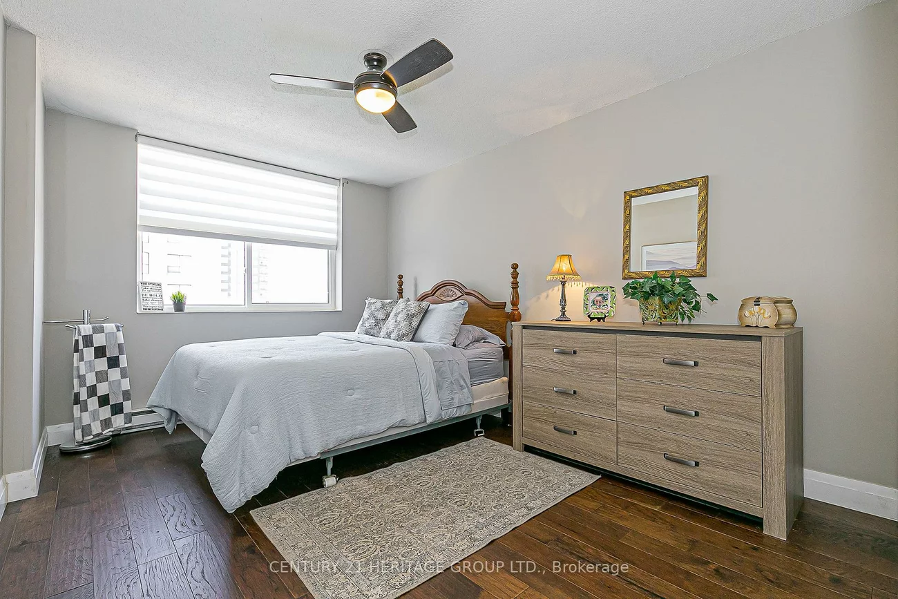 260, Davis, Central Newmarket, Newmarket