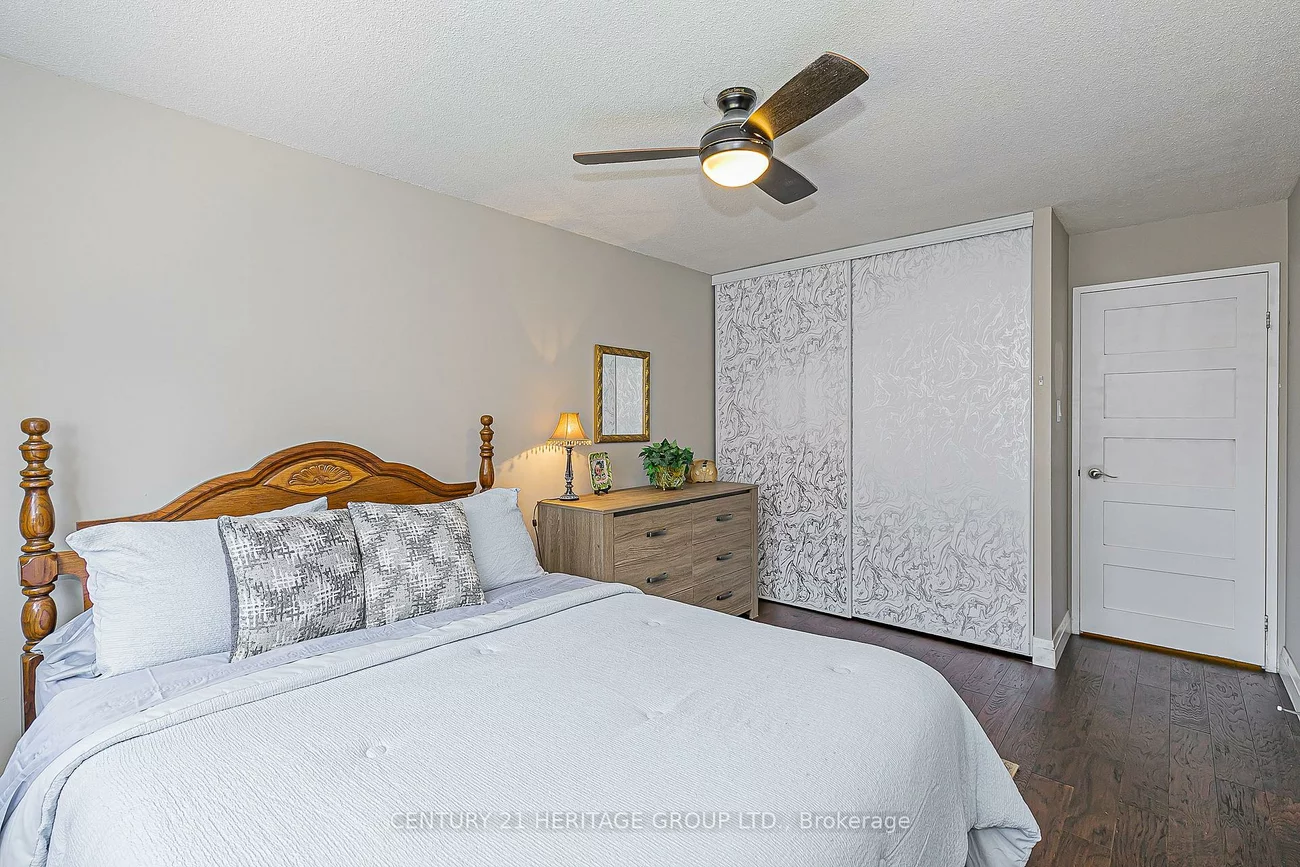 260, Davis, Central Newmarket, Newmarket