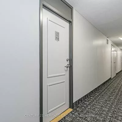 260, Davis, Central Newmarket, Newmarket