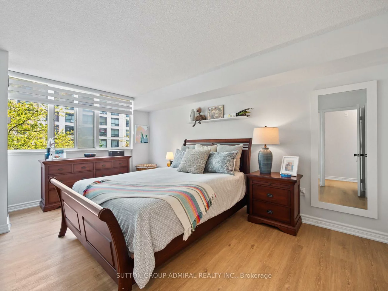270, Davis, Central Newmarket, Newmarket