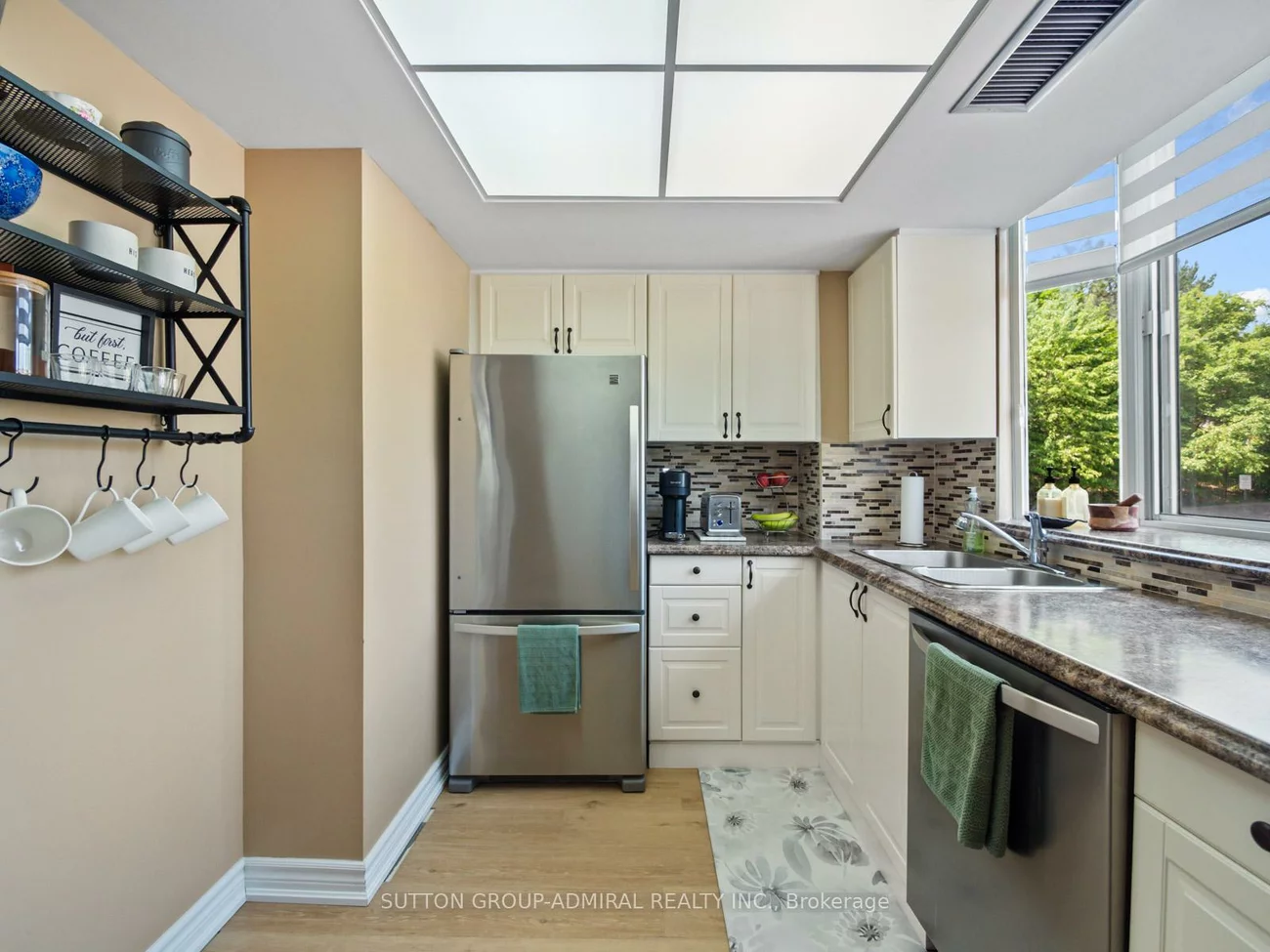 270, Davis, Central Newmarket, Newmarket