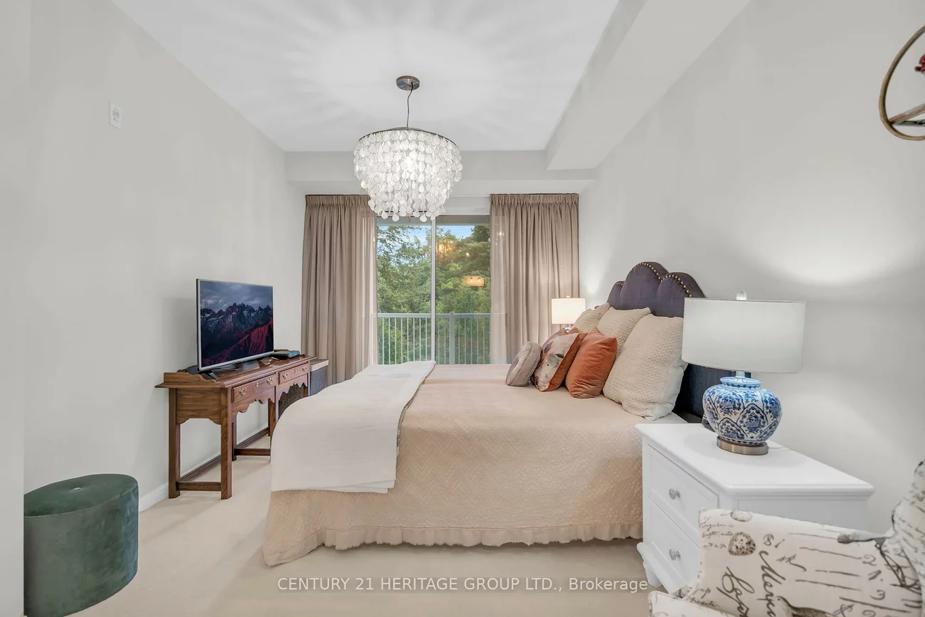 900, Bogart Mill, Gorham-College Manor, Newmarket
