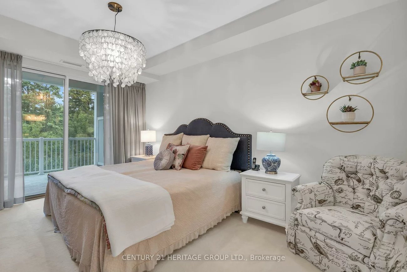 900, Bogart Mill, Gorham-College Manor, Newmarket