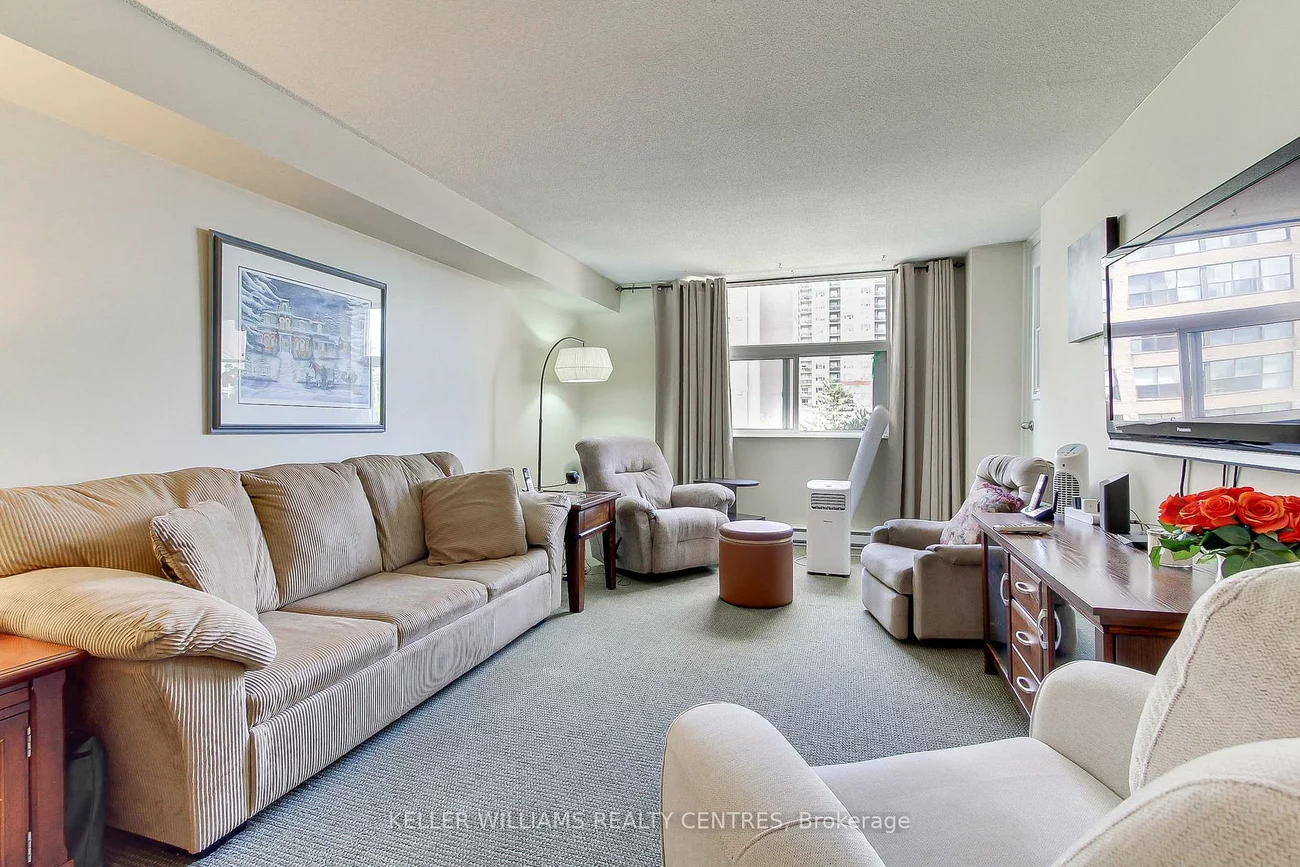 260, Davis, Central Newmarket, Newmarket