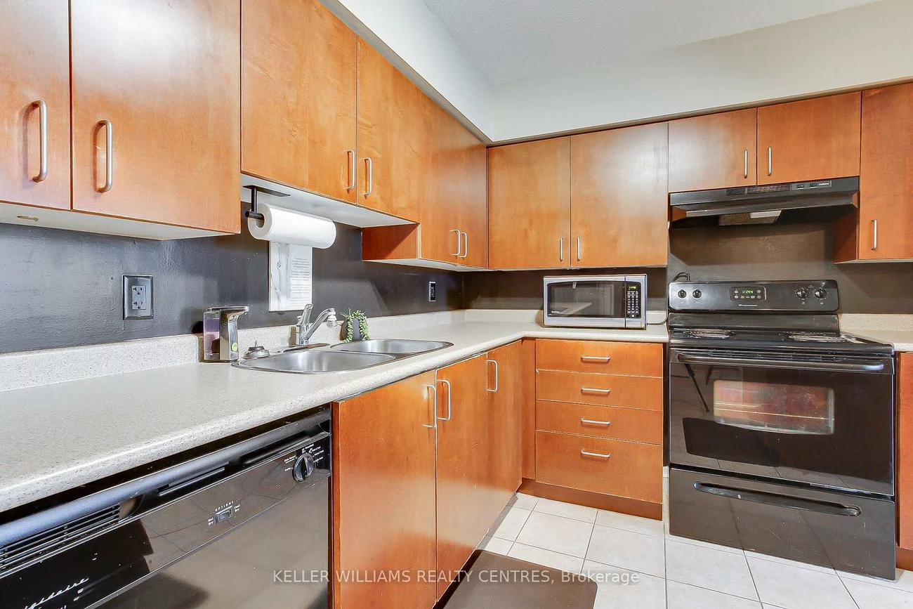 260, Davis, Central Newmarket, Newmarket