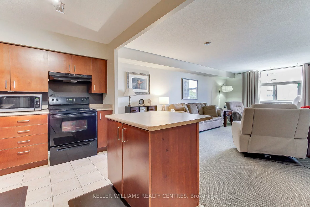 260, Davis, Central Newmarket, Newmarket