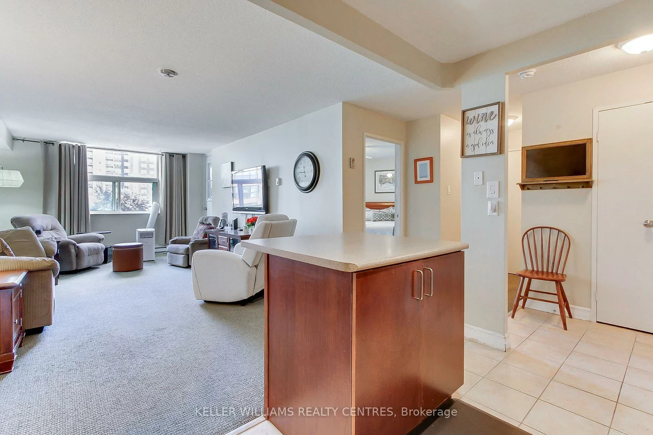 260, Davis, Central Newmarket, Newmarket