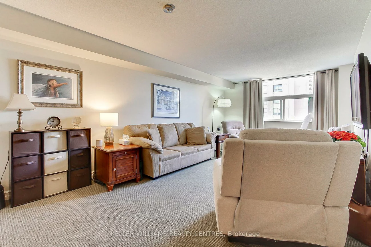260, Davis, Central Newmarket, Newmarket